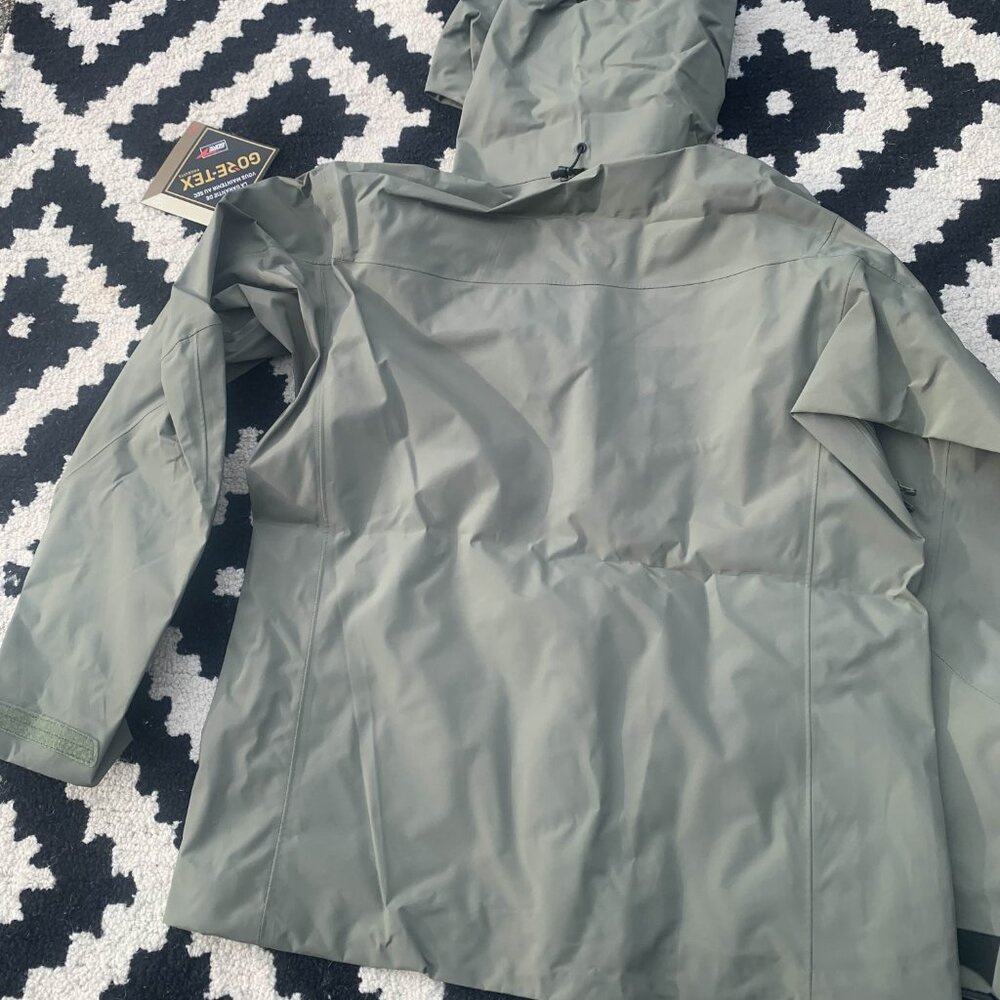 Arcteryx Alpha SV Gortex Jacket Men’s Large - Picture 5 of 6